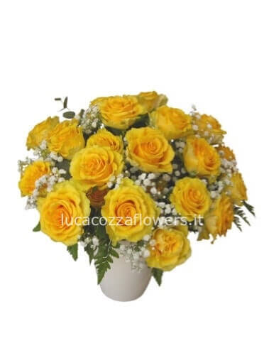 Bouquet con 12 rose gialle e verde misto